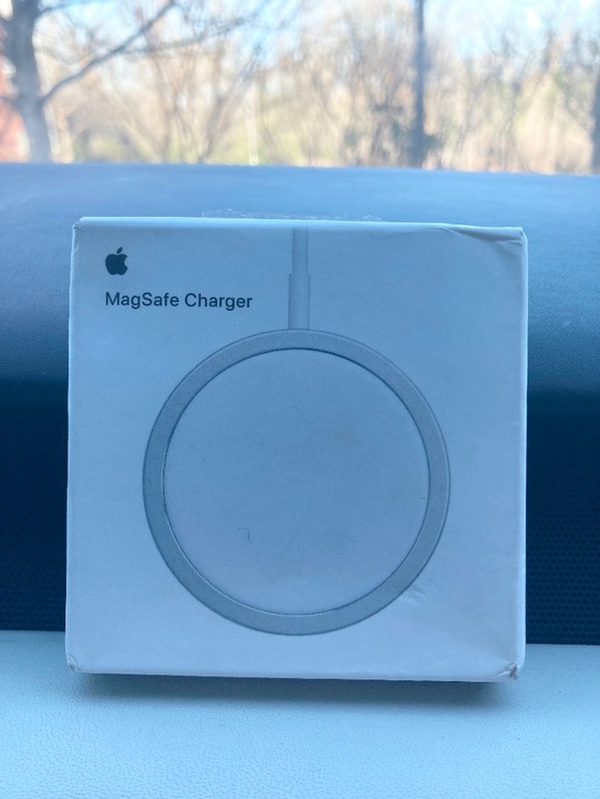 Apple MagSafe Charger – Model A2140 (Genuine Apple) - Picture 1 of 4